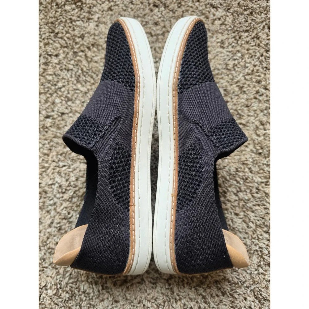 UGG sammy black