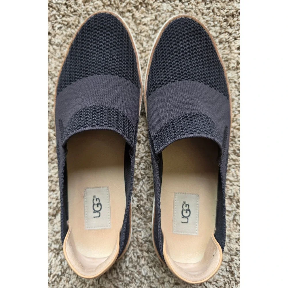 UGG sammy black