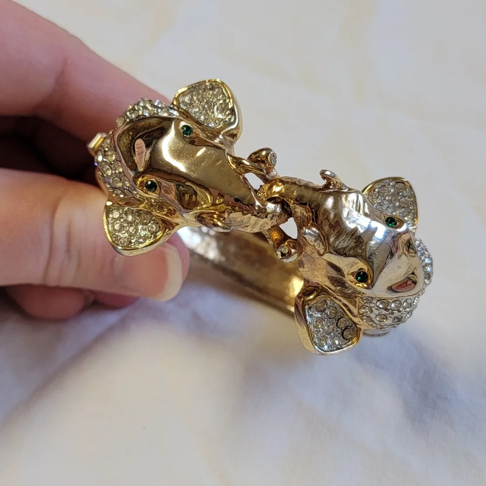 Vintage hinged bracelet