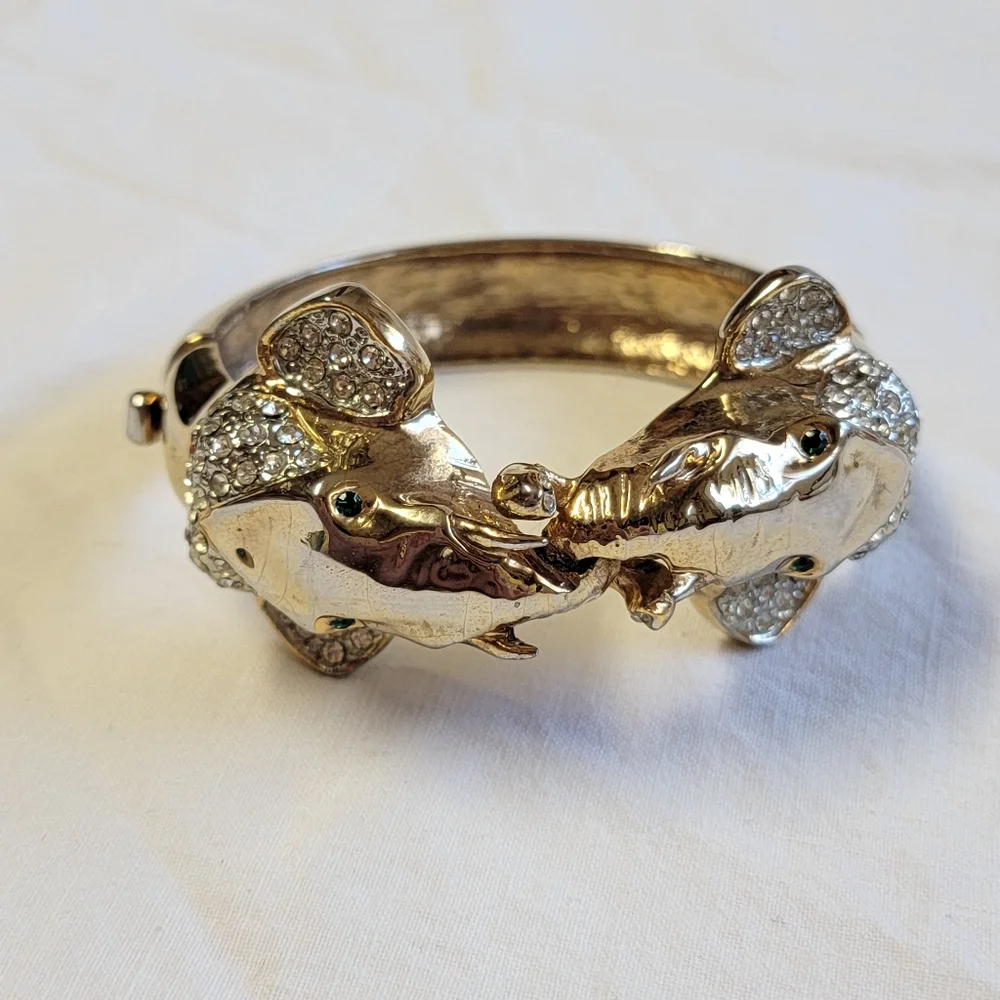 Vintage hinged bracelet