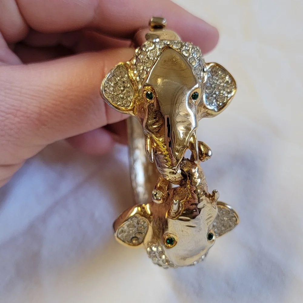 Vintage hinged bracelet