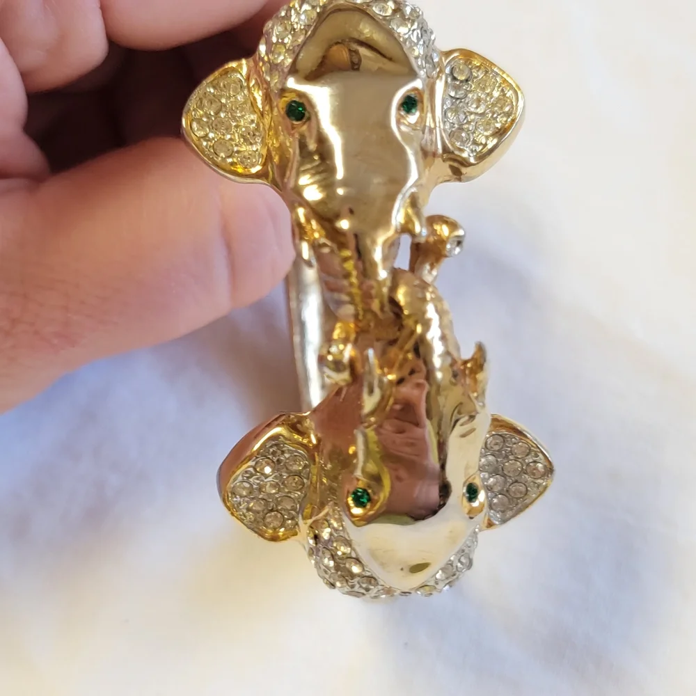 Vintage hinged bracelet