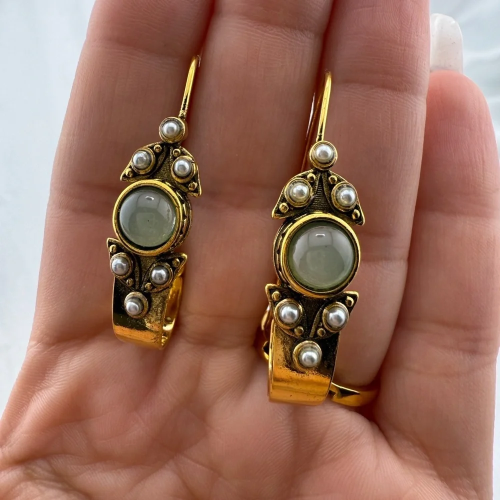 Anthropologie stone or