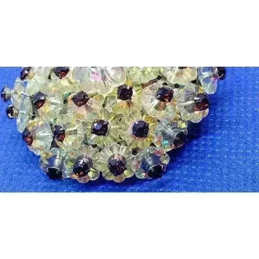 Vintage stunni brooch