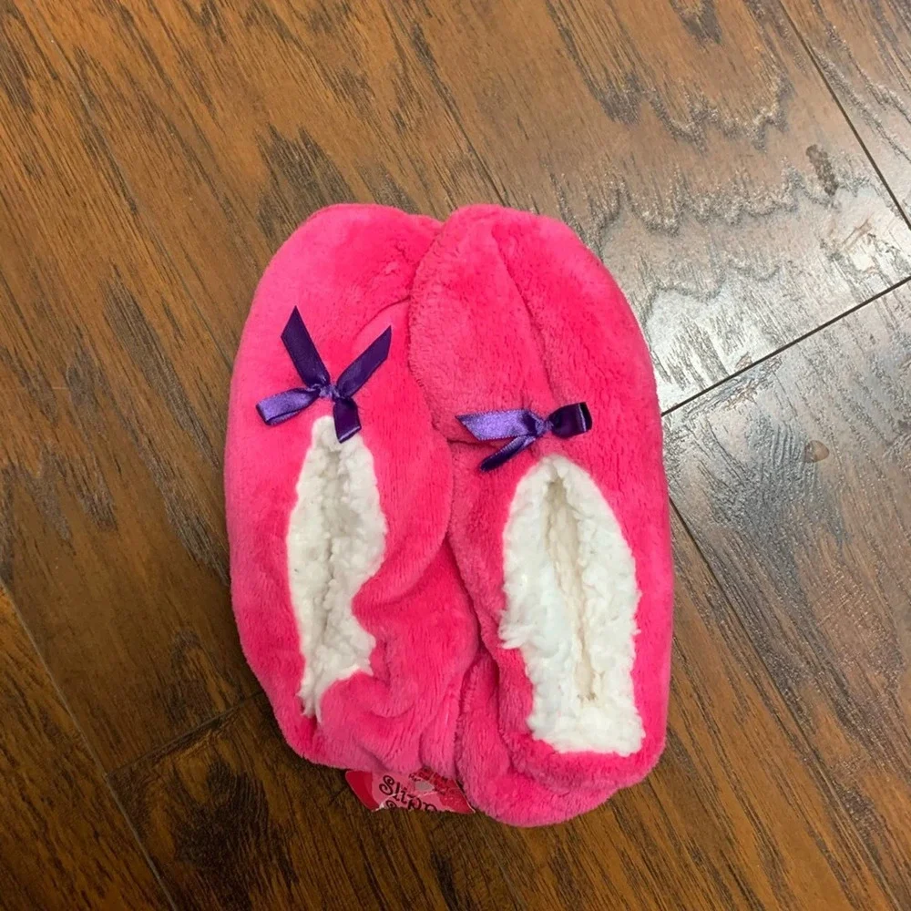 Slippers Pink Sherpa Lined.‎ No slide. Girls S/M NW partial Tags