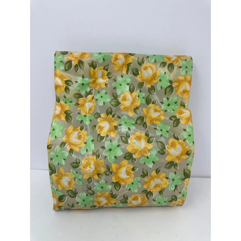 Vintage Vinyl/Plastic Floral Clothes Pin Bag Holder 1960's-70's Full of pins R7