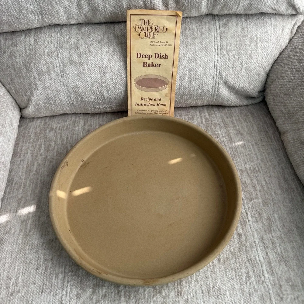 The Pampered Chef 11 inch Deep Dish Baker Stoneware Round Heritage