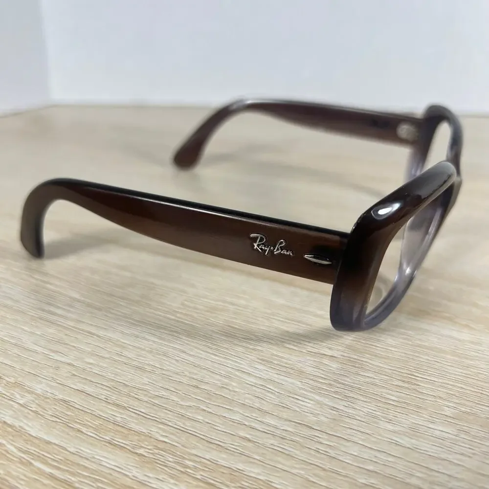 Ray-Ban details will