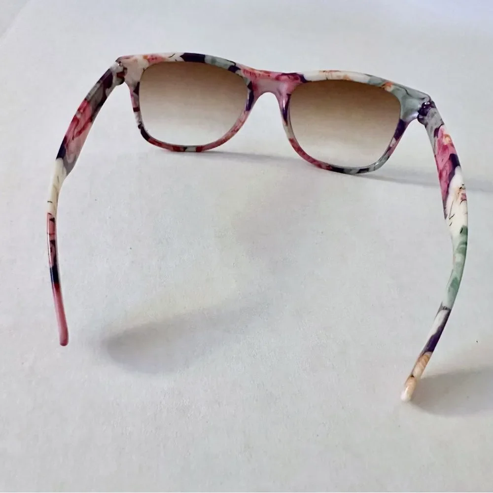 Floral plastic wayfarers with gradient brown lenses women’s