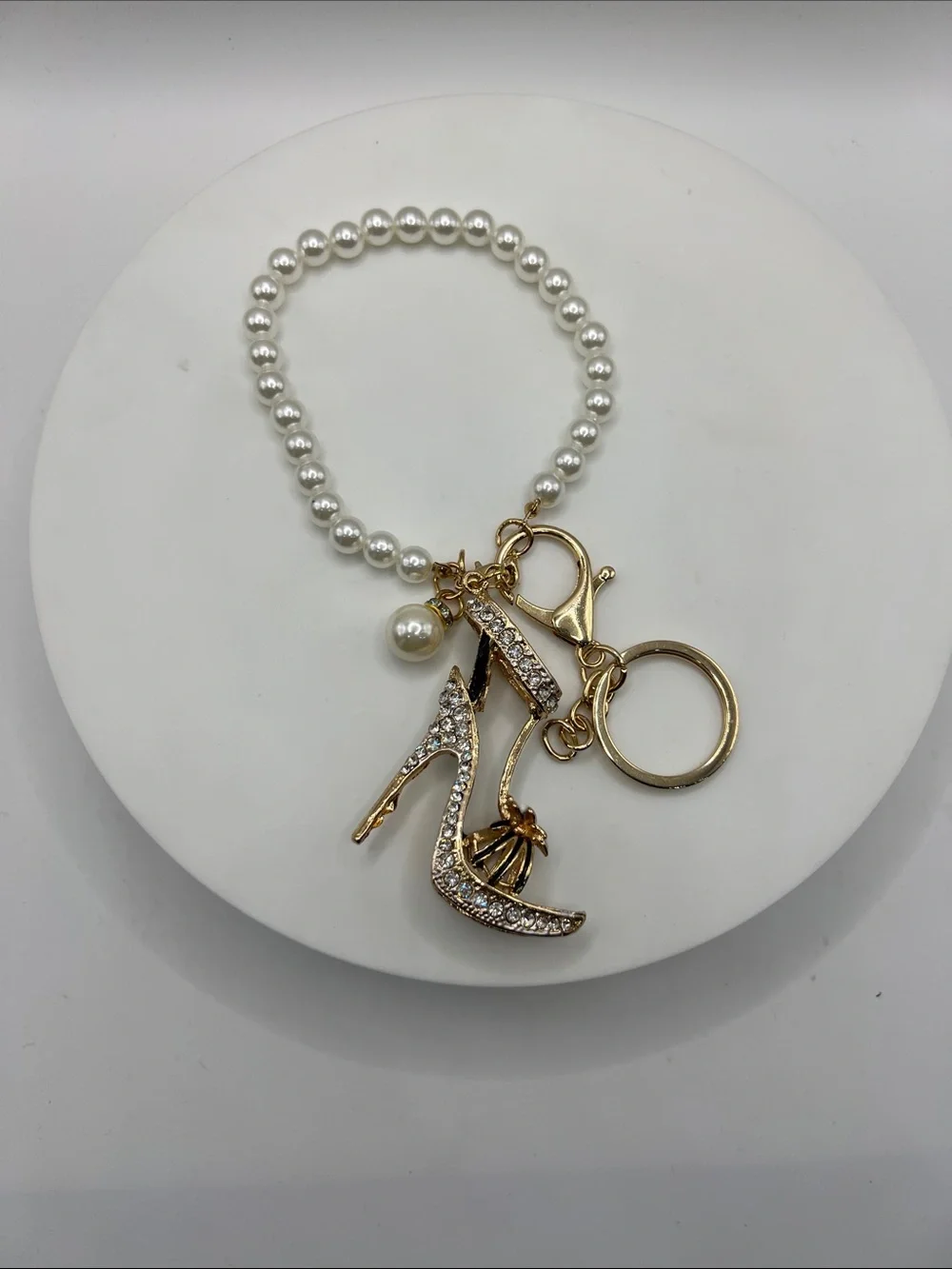 714. Pearl Bracelet Keychain with Gold Crystal High Heel Charm