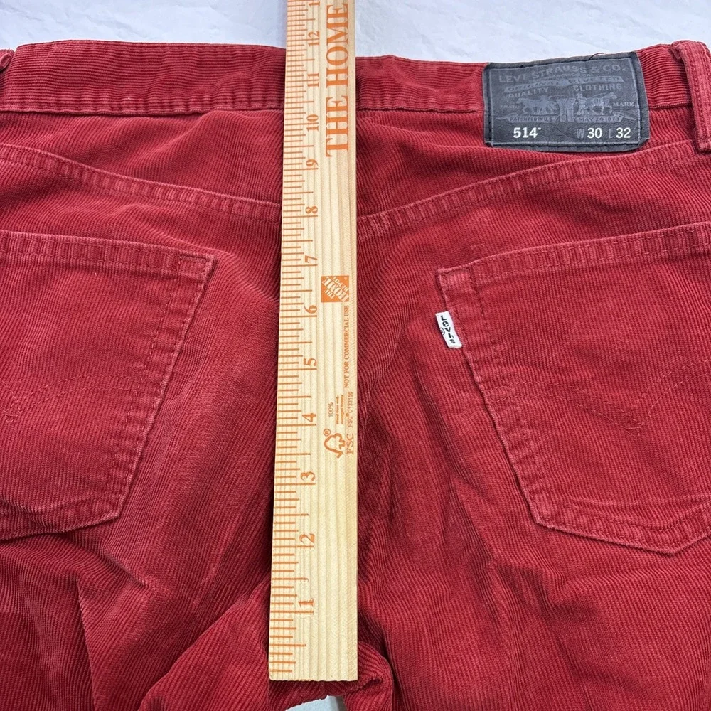 Levis them round