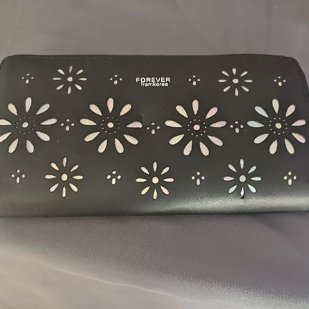 Forever NWT Black Floral Women's Wallet