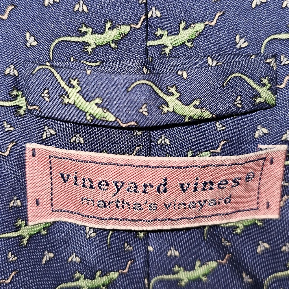 Vineyard Vines office go post