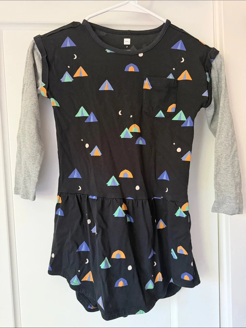 Tea Collection Black Camping Tent-Print Dress with Gray Raglan Sleeves. Size 7