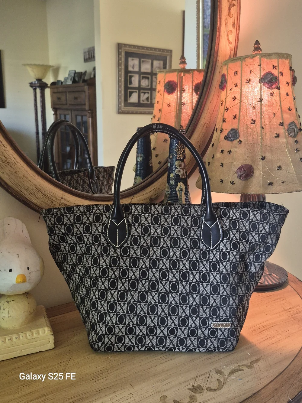 XOXO Y2K 2000s leather handle black and gray tote bag