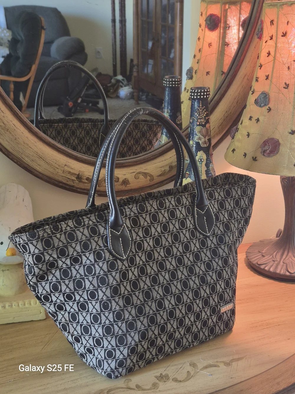 XOXO Y2K 2000s leather handle black and gray tote bag