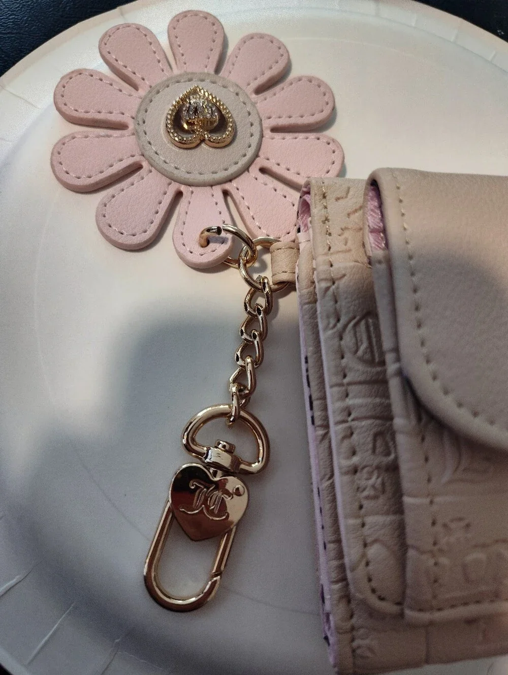 Juicy Couture Embossed Beige Logo Bifold Wallet + Flower Bling Keychains 4 X 4
