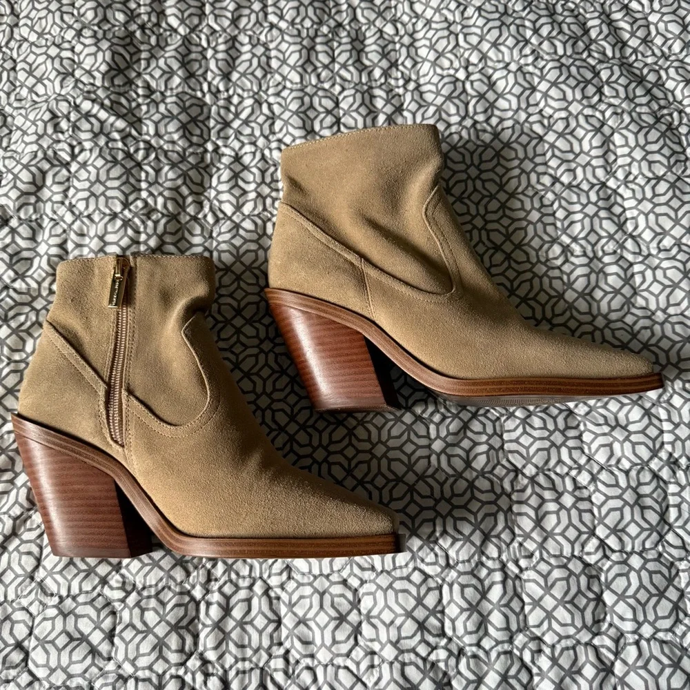 Vince Camuto step out