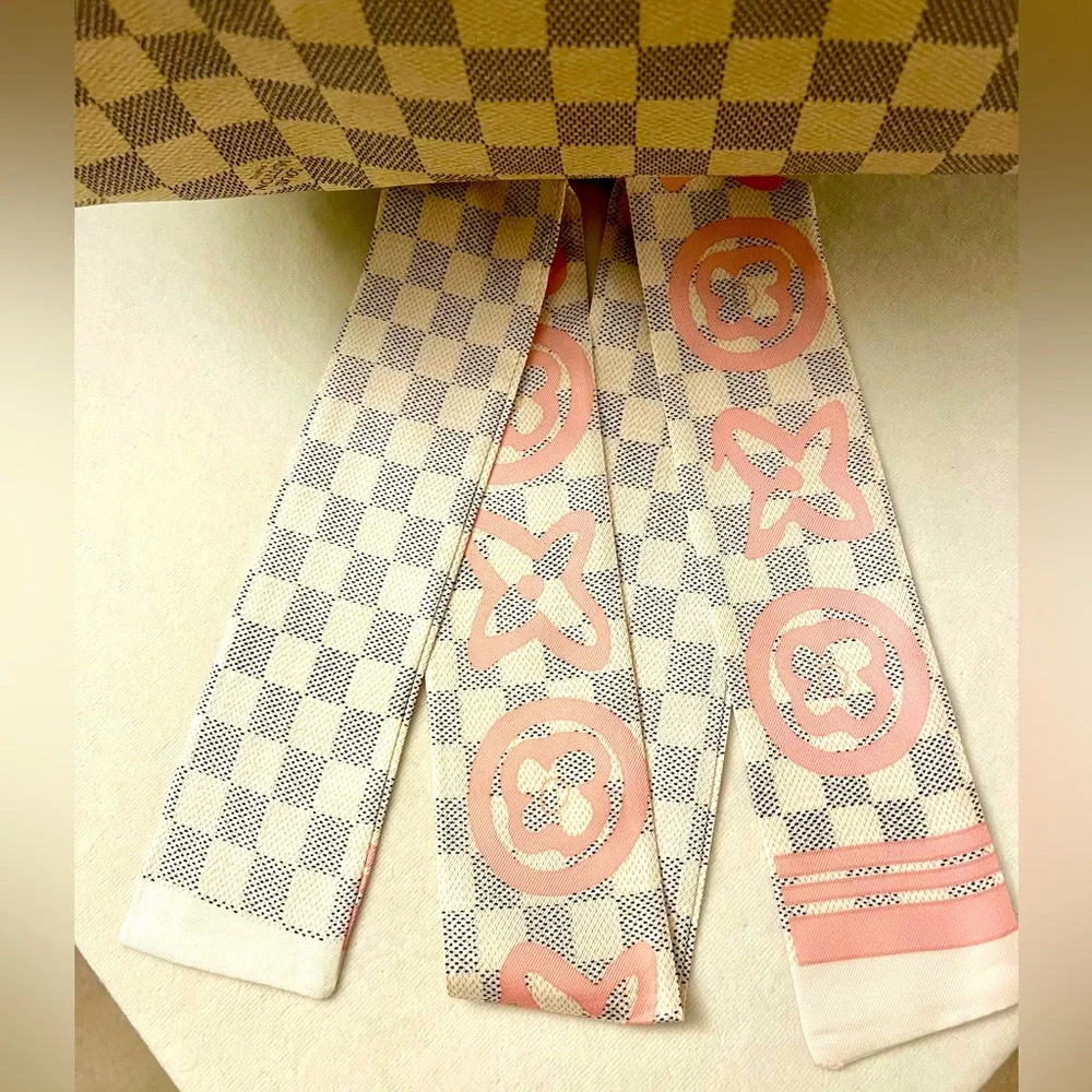 Elegant Checkered Bow Accent Handbag