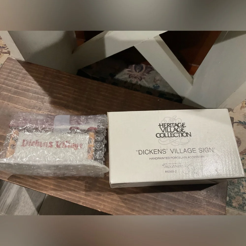 Heritage Village Collection Dickens Village Sign dept 56 new‎