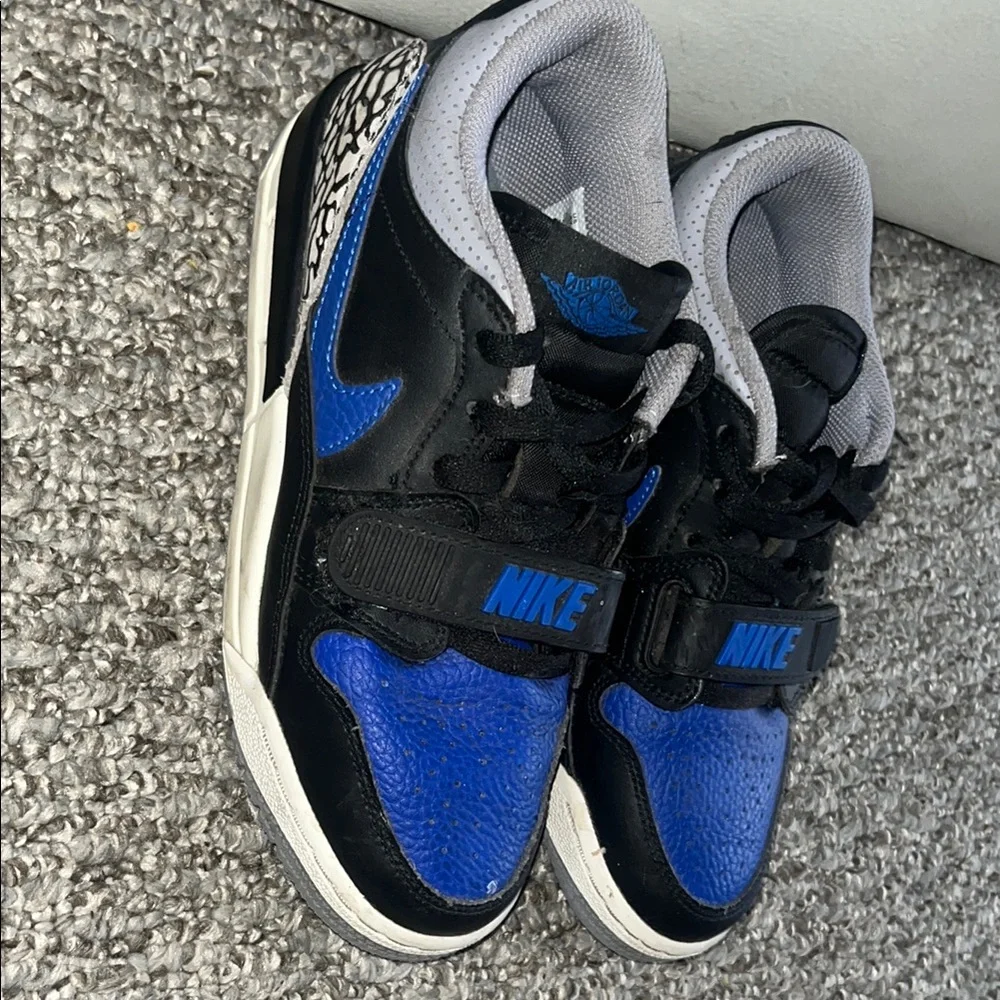 Nike Kids Blue and Black Strap Sneakers