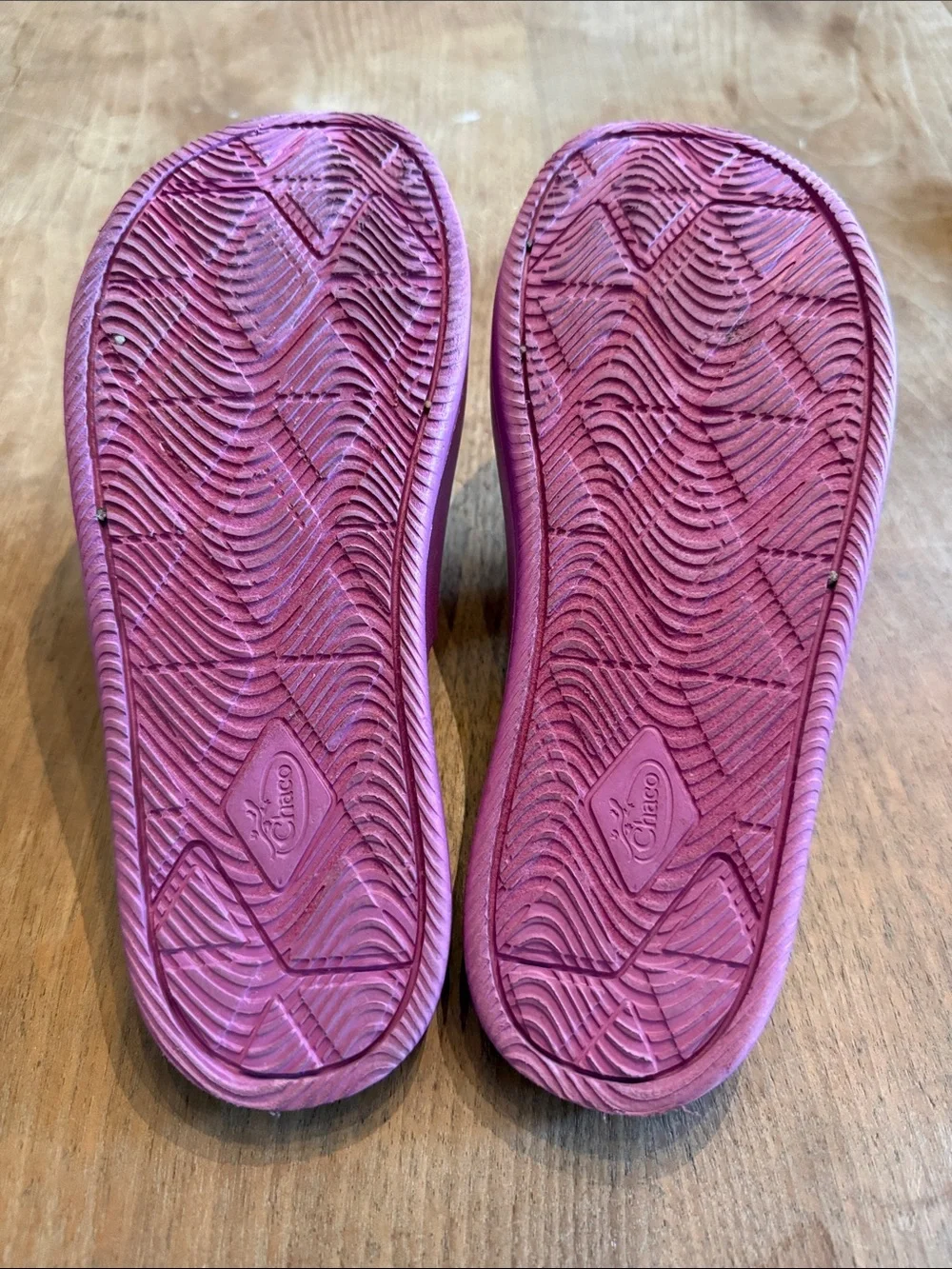 Chaco fuschia slides