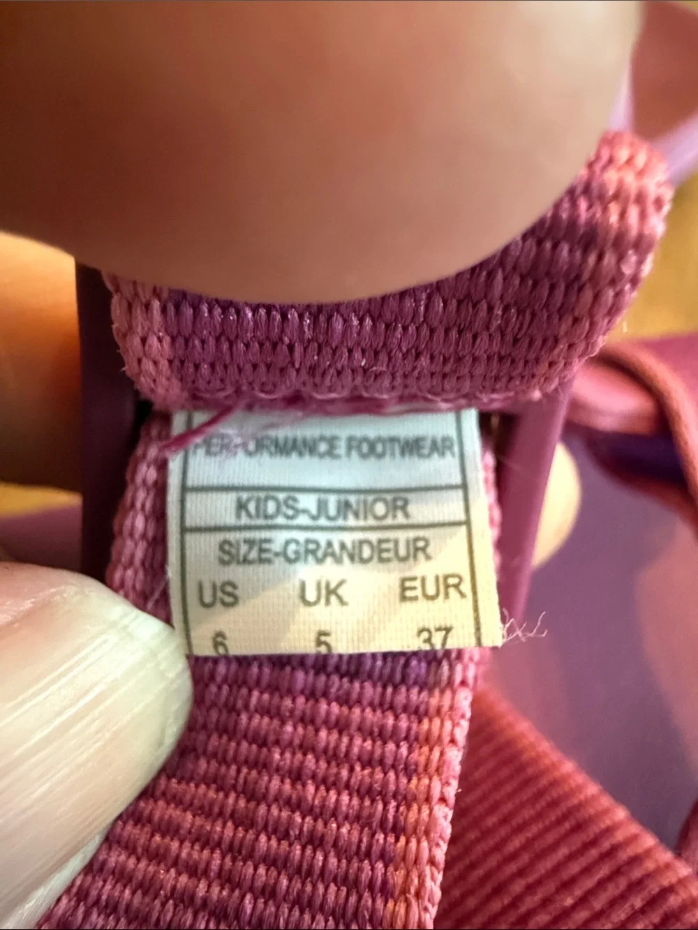 Chaco fuschia slides