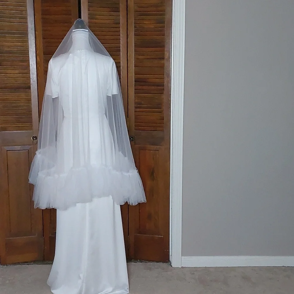 White Fingertip Ruffle Edge Wedding Veil With Blusher and Comb