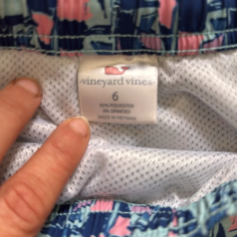 Vineyard Vines great vv