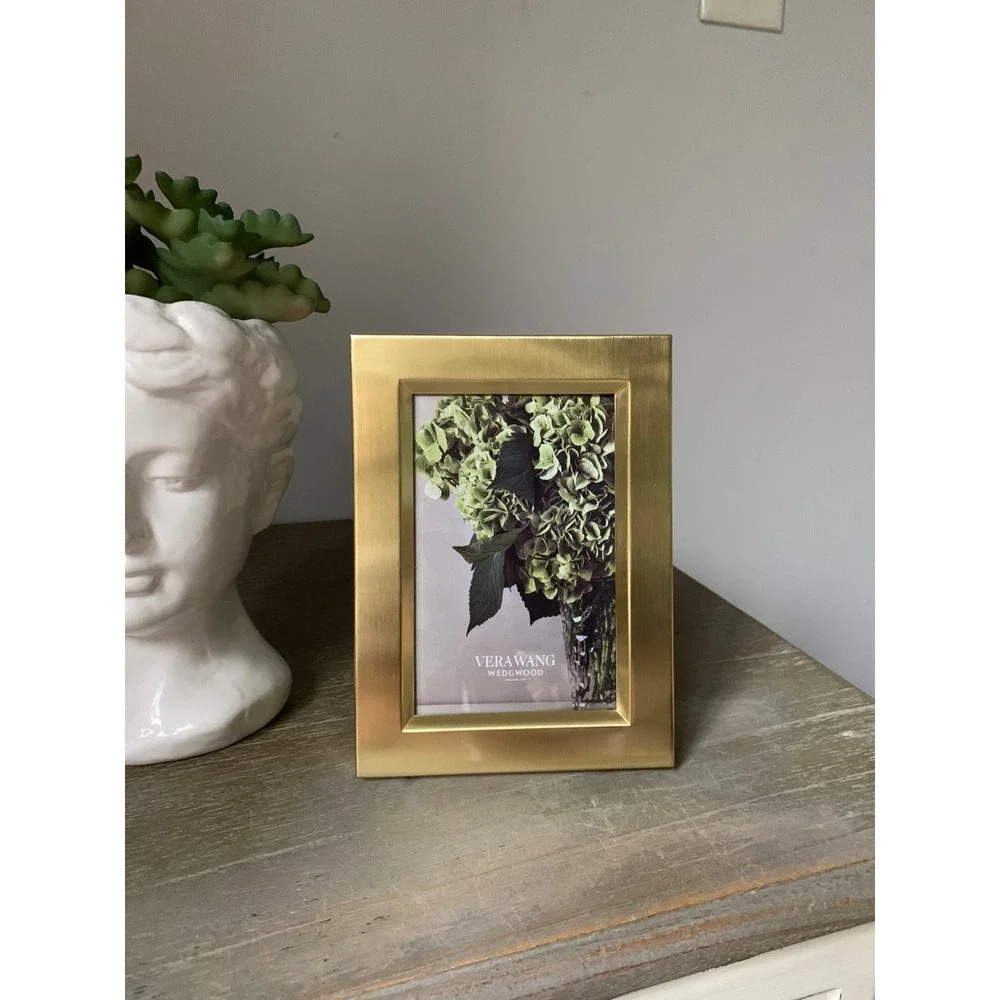 Vera Wang Wedgwood Gold Metal 4x6 Picture Frame Brushed Finish Modern Home Decor