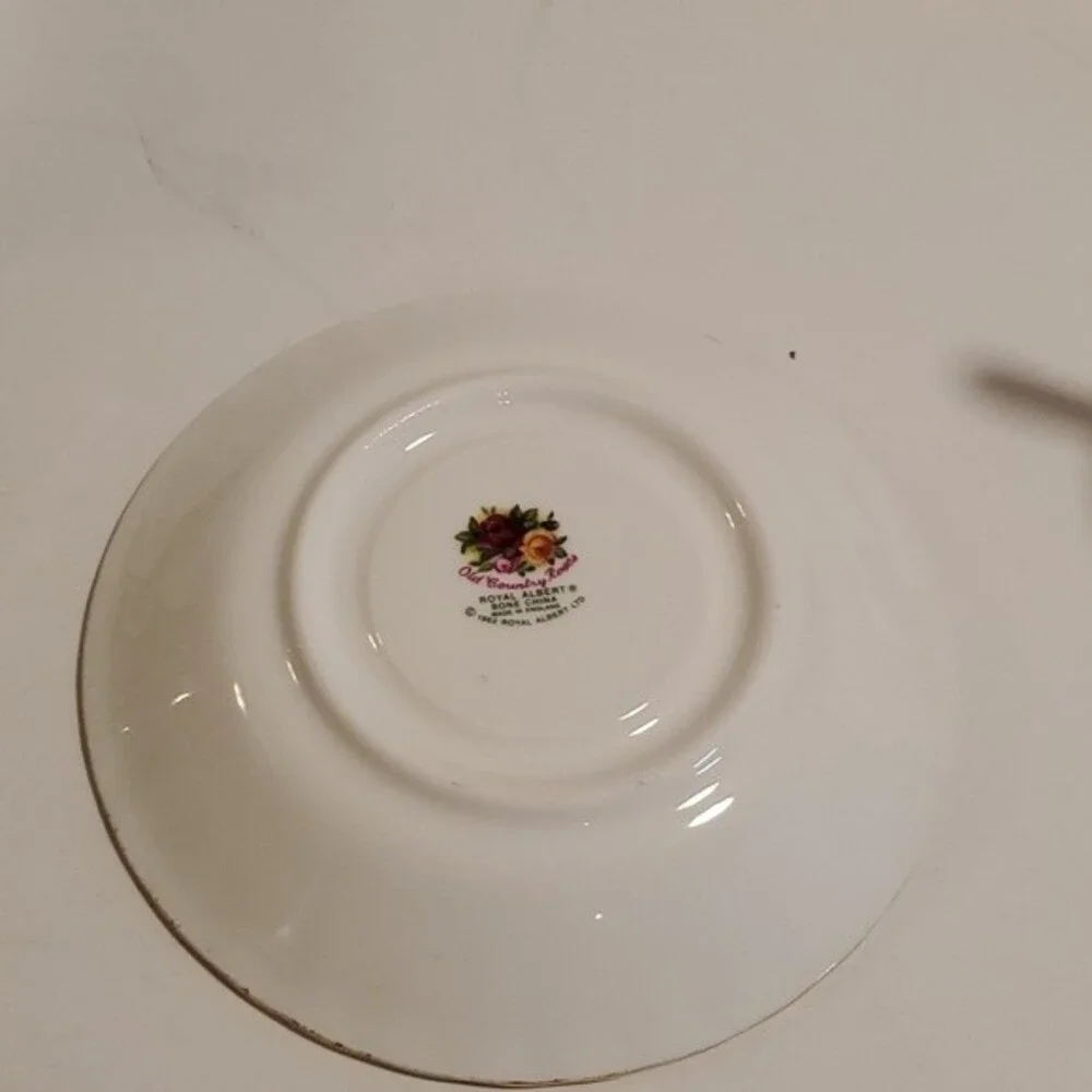 Royal Albert Old Country Roses Tea Cup & Saucer Montrose  England MCM