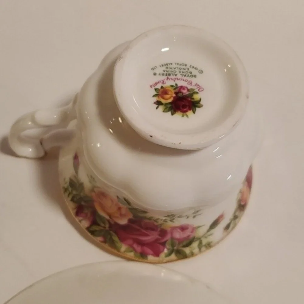 Royal Albert Old Country Roses Tea Cup & Saucer Montrose  England MCM