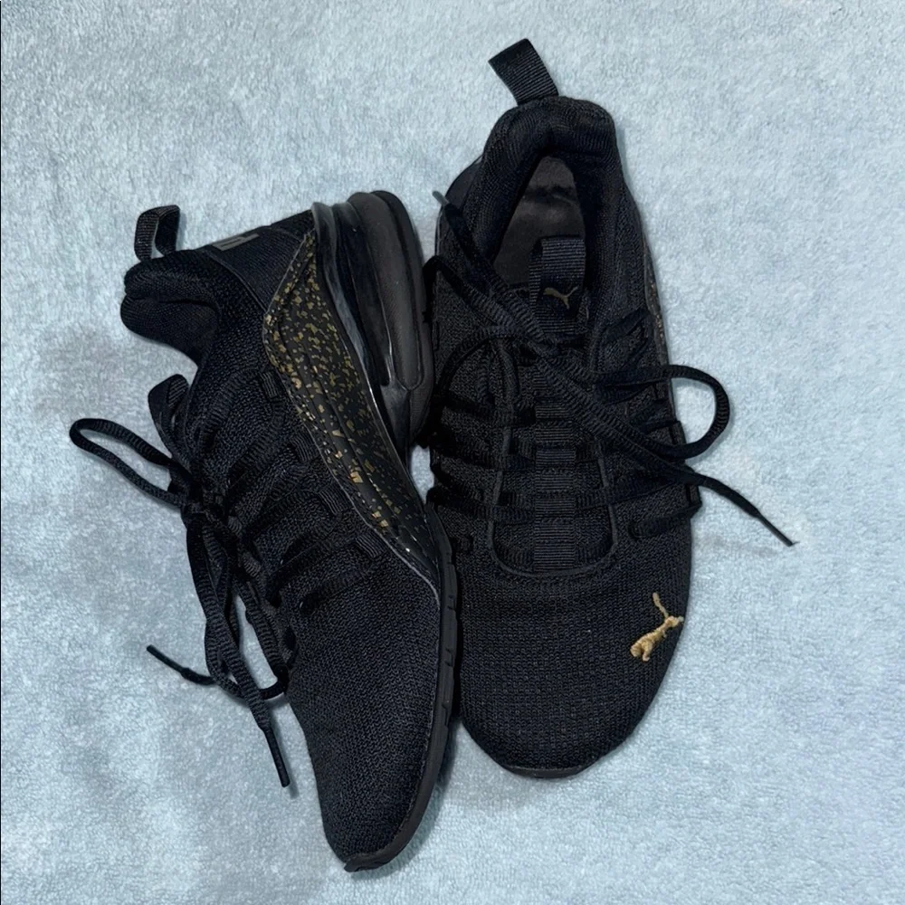 Puma Men's Black and Gold Sneakers