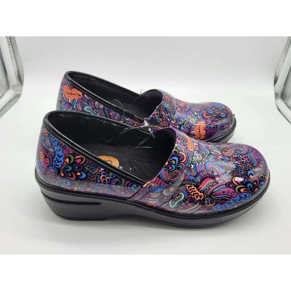 Easy Street Women’s Purple/Blue Tiffany Slip On Size 8 (NWOB)