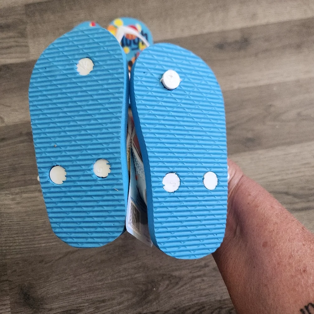 Mickey mouse flip flops/kids