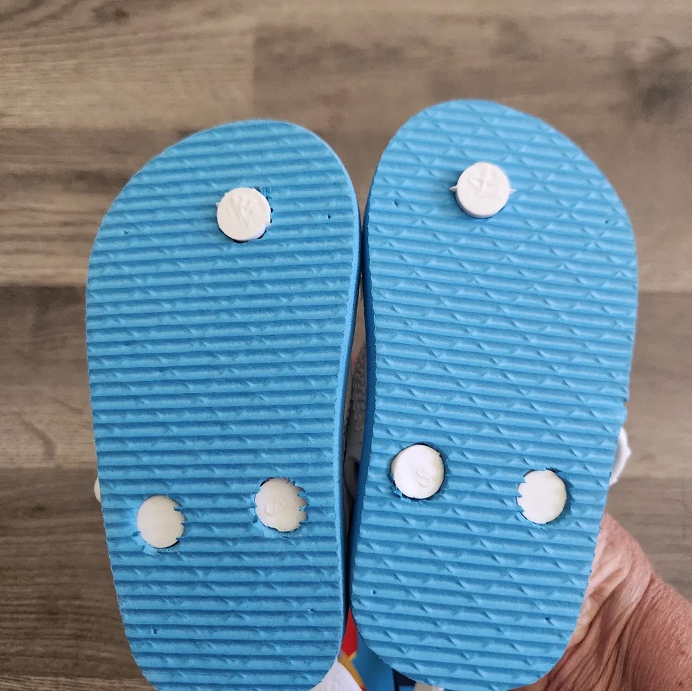 Mickey mouse flip flops/kids