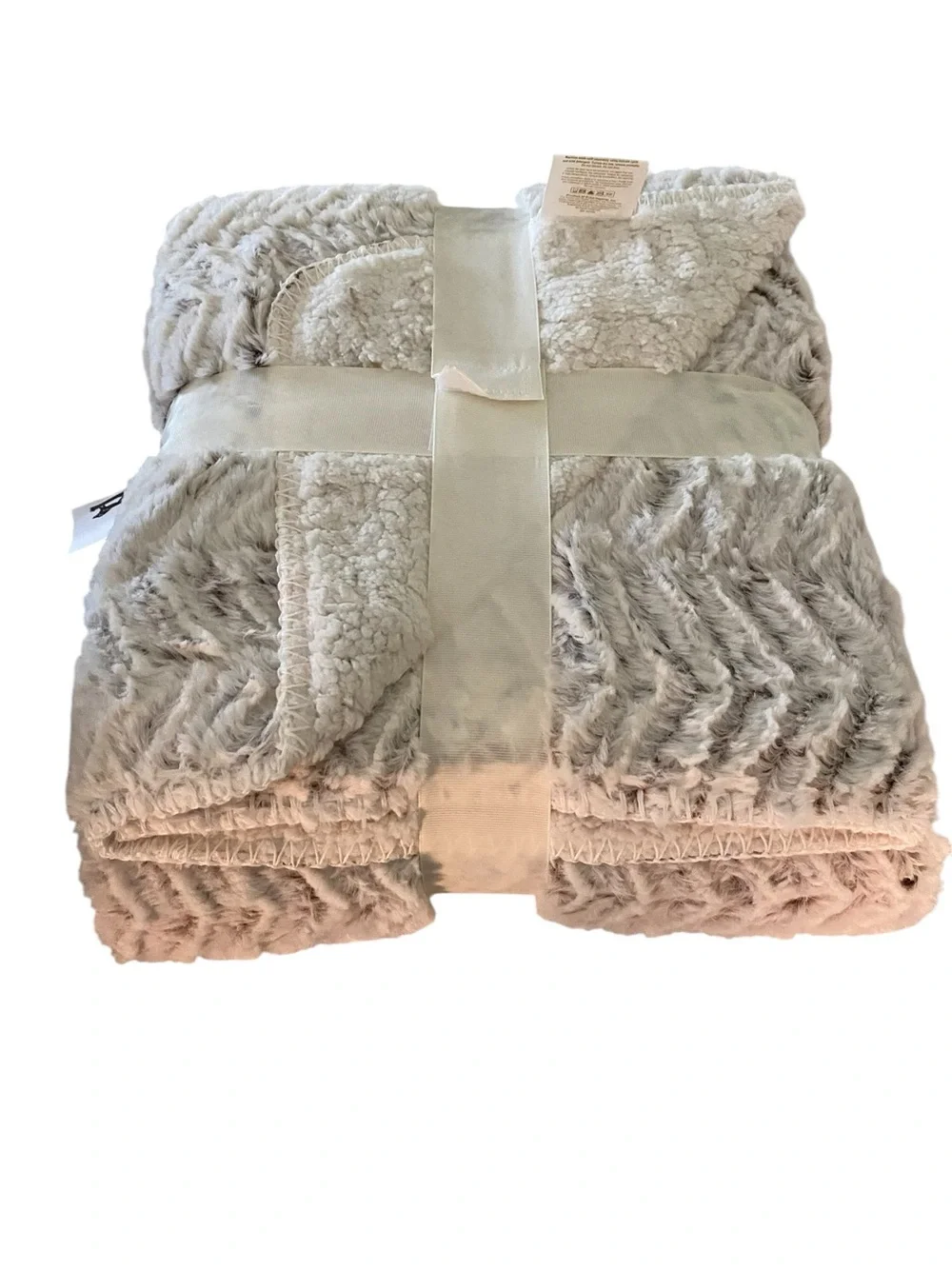 Cozy Faux Fur Sherpa Throw Blanket - Light Gray