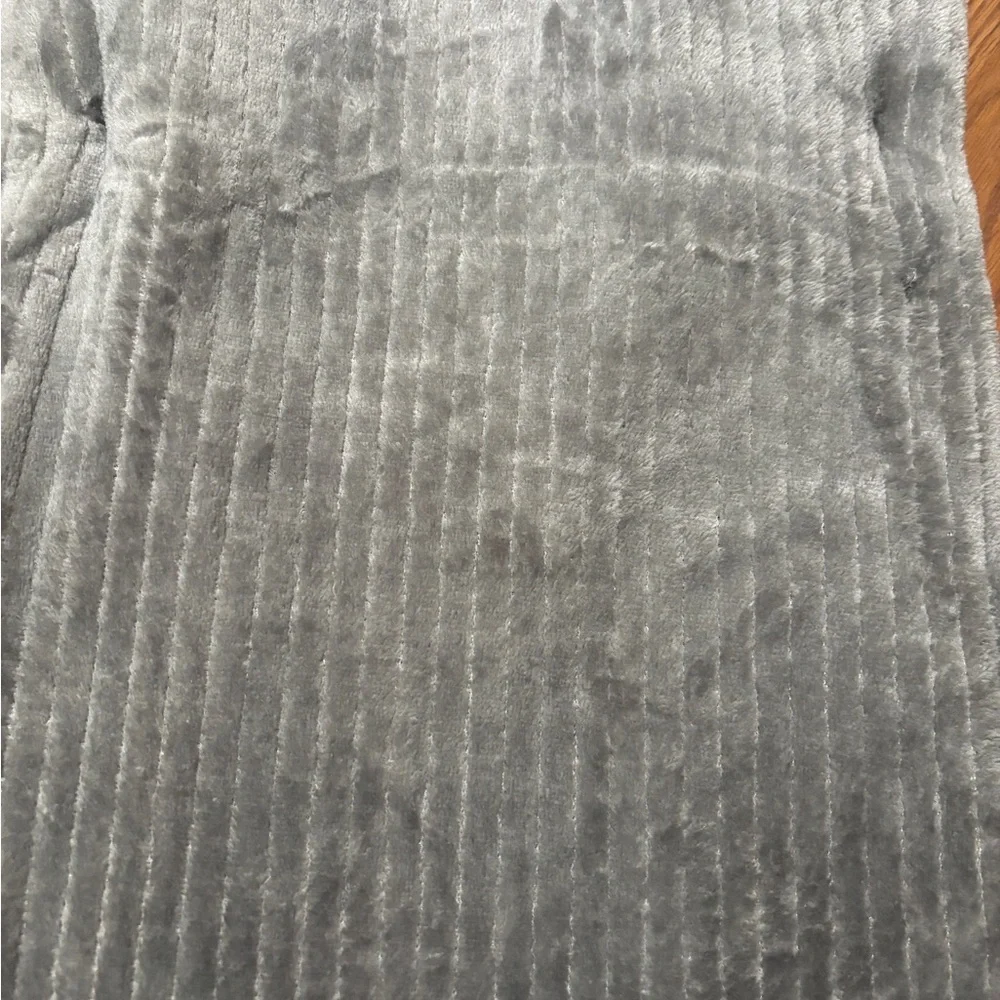 N/A decorative throw