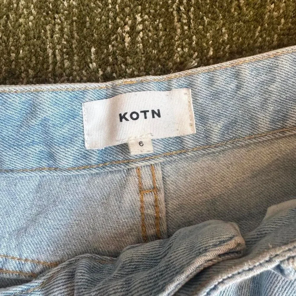 KOTN antifit lightwash