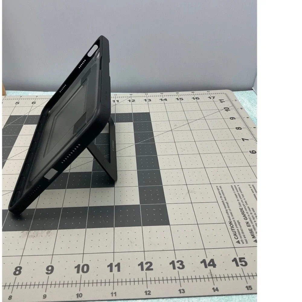 Torras magnetic kickstand