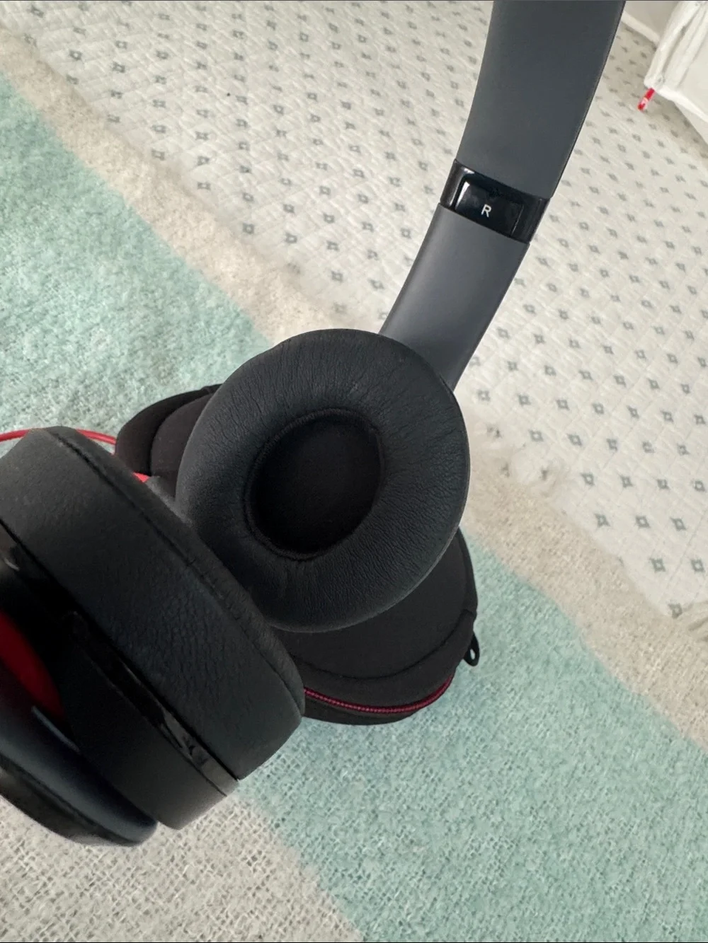 Beats by Dre listening zippered