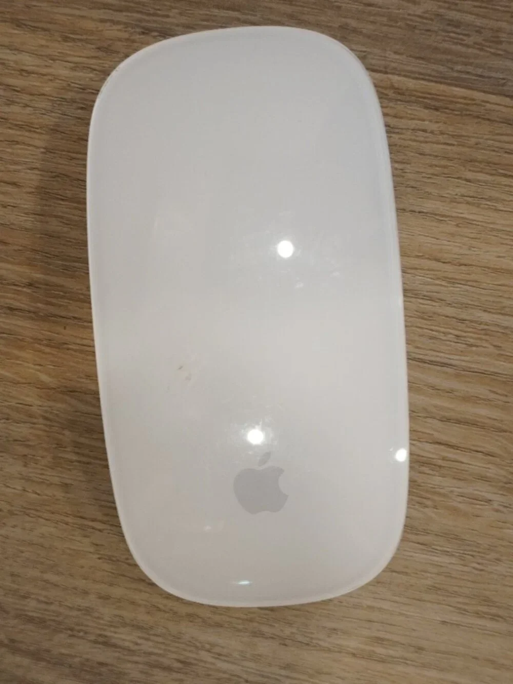 Chargeable Apple Wireless Magic Mouse in White and Silver with Black Feet