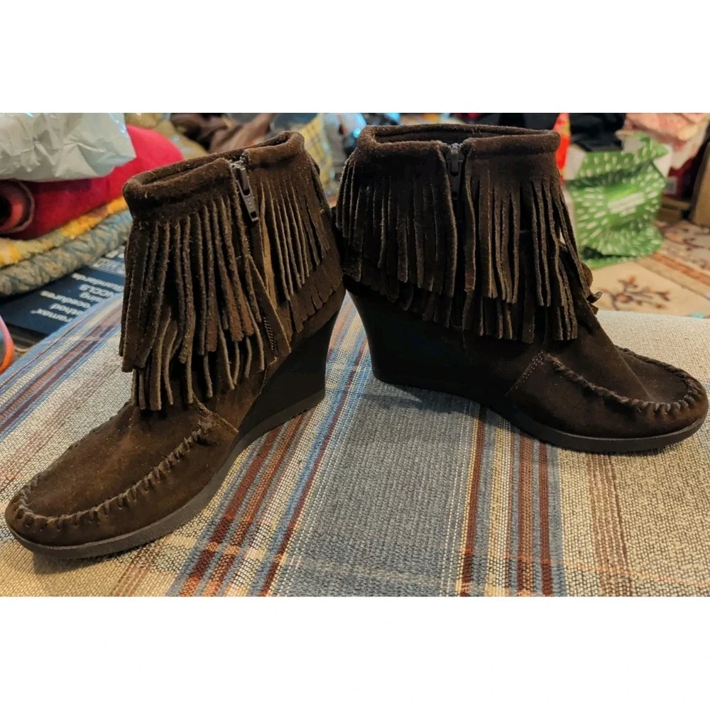 Minnetonka Boots Women 8  Suede Double Fringe Ankle Wedge Bootie Dark Brown Boho