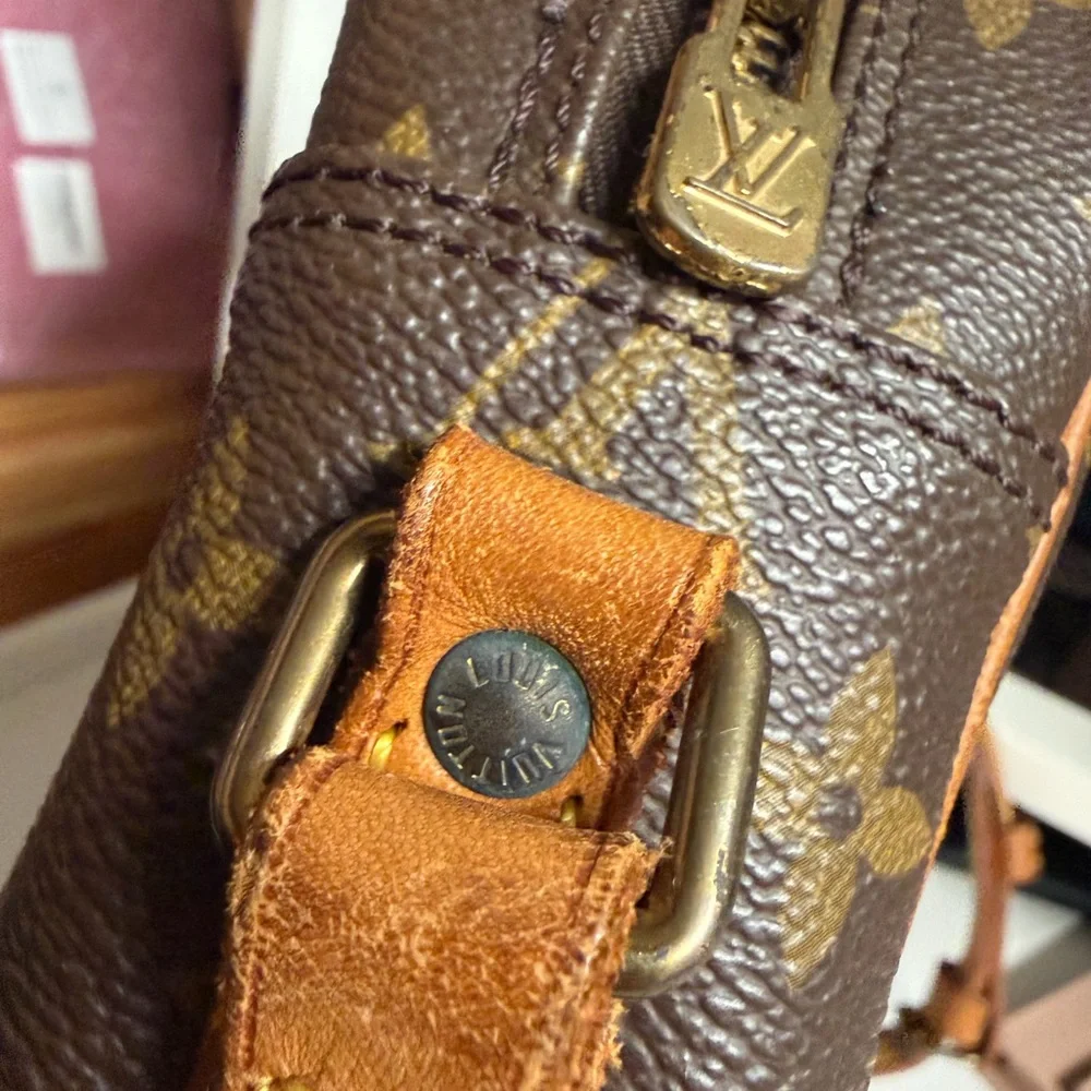 Bundle 🚨🚨 Louis Vuitton Monogram Canvas Messenger Bag AND Wallet
