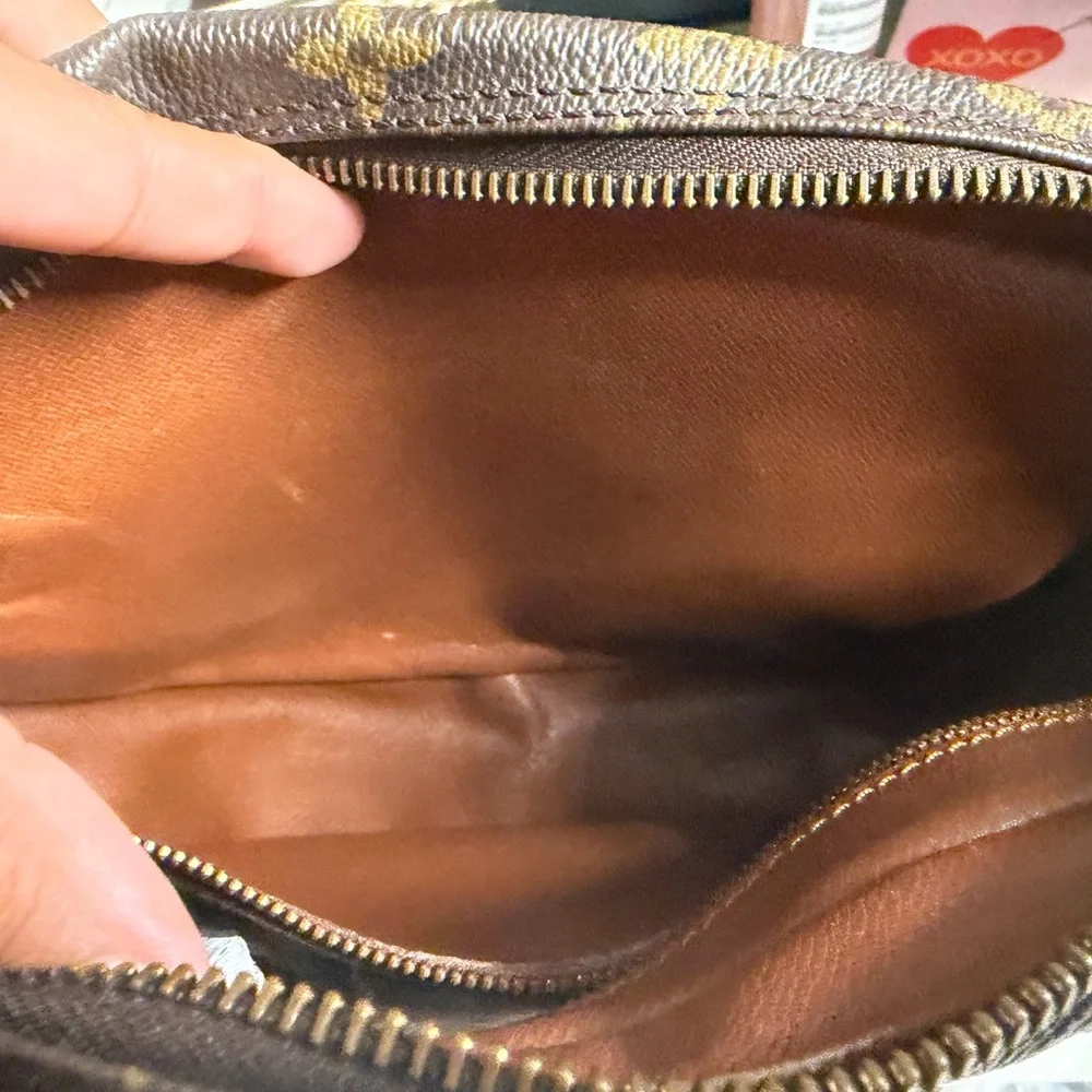 Bundle 🚨🚨 Louis Vuitton Monogram Canvas Messenger Bag AND Wallet