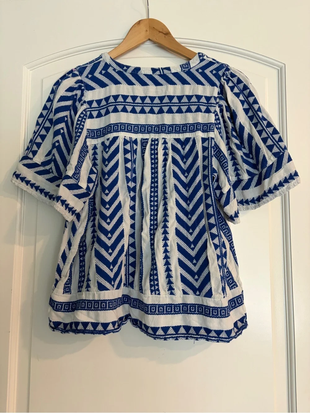 Old Navy Blue and White Geometric Tribal-Patterned Babydoll Cotton Blouse M
