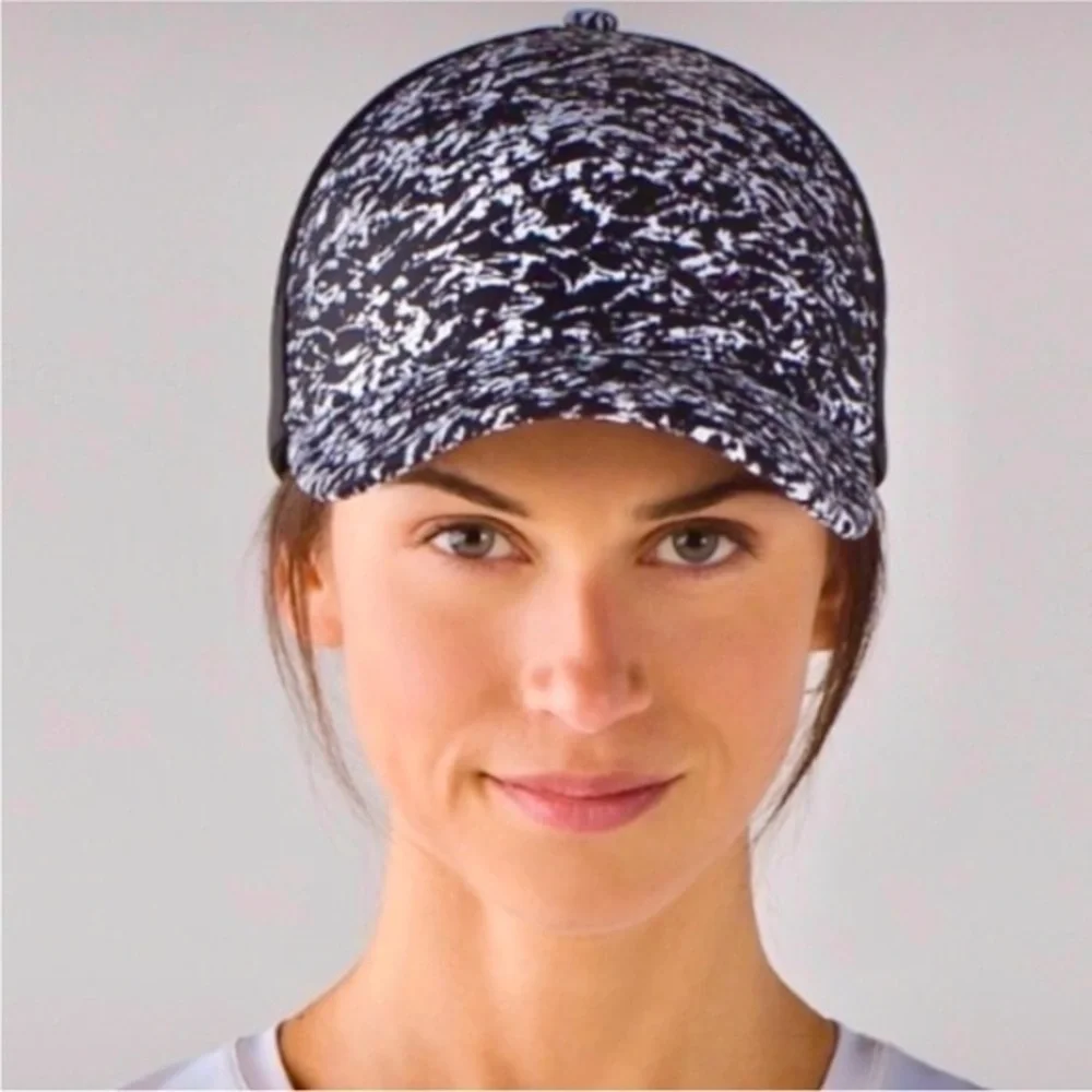 Lululemon Dash And Splash Cap Iced Wave White/Black‎ Four-way stretch One Size