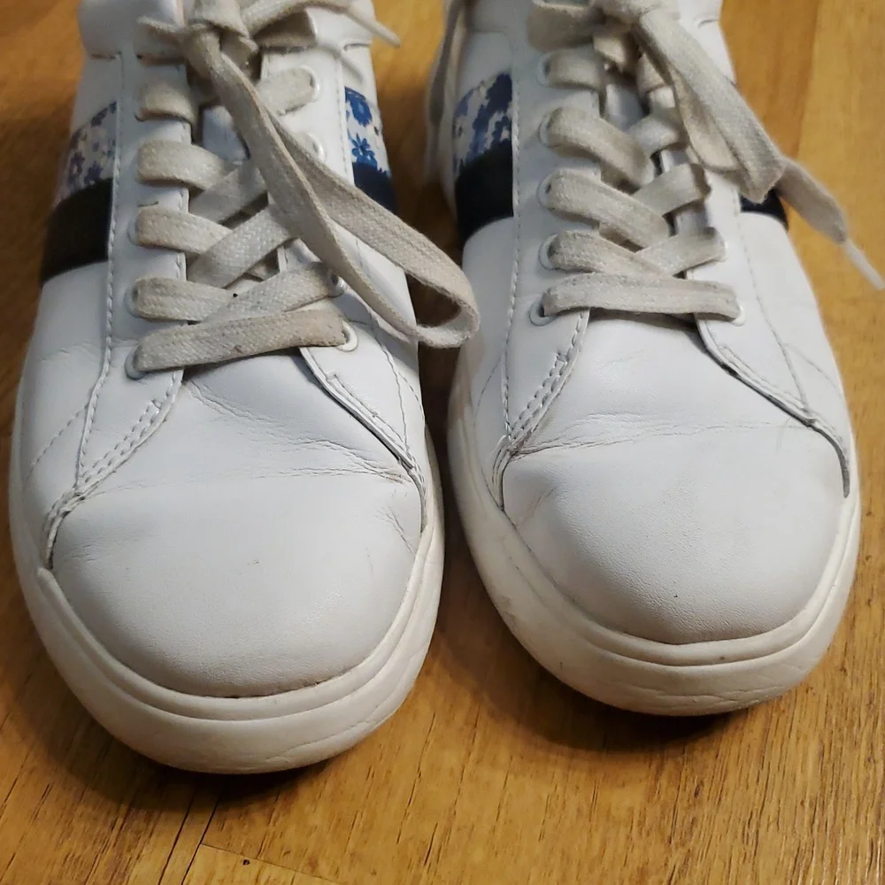 Kate Spade New York Keswick 2‎ White Leather Sneaker With Blue Floral Size 9B