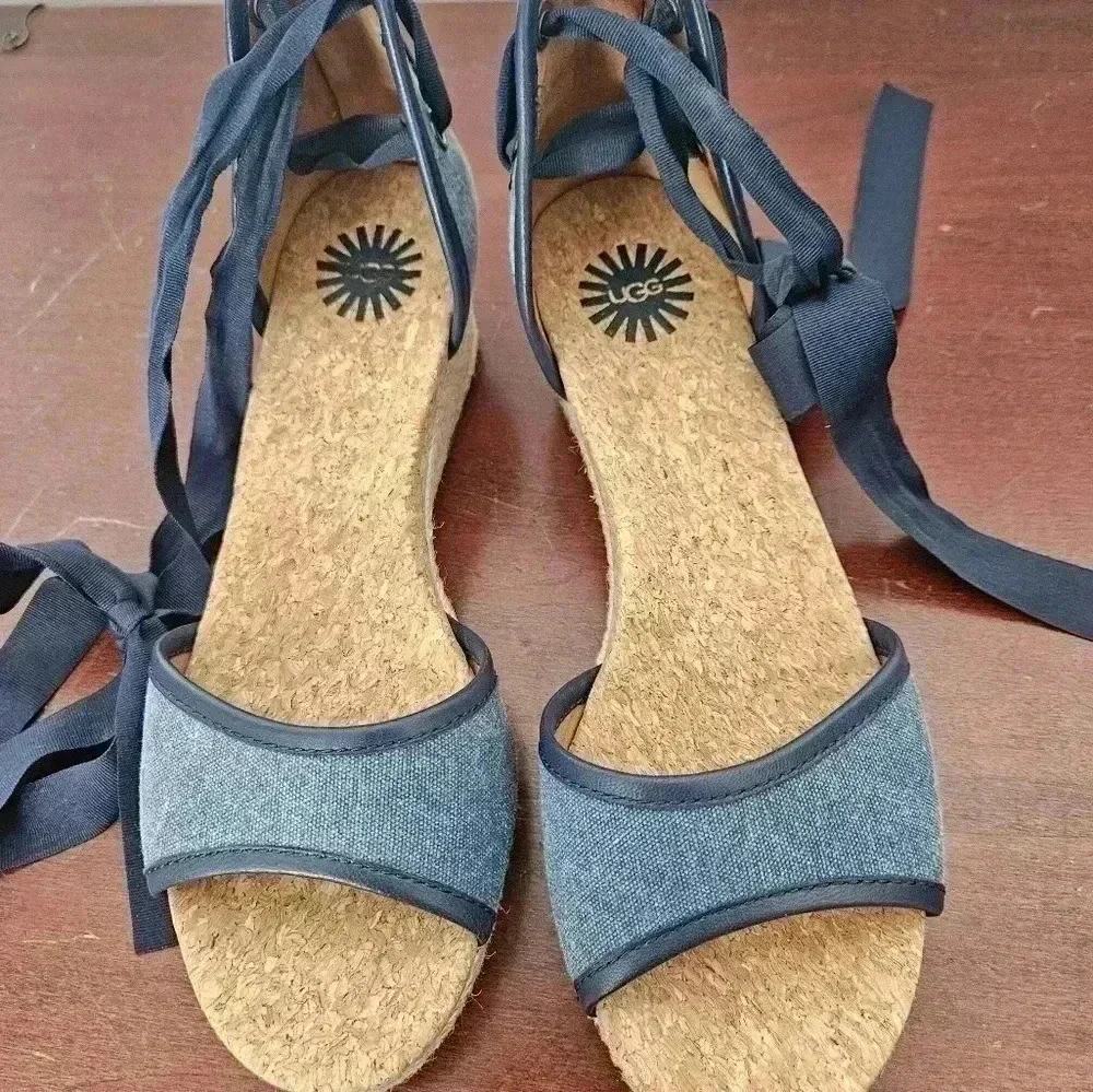 UGG AMELL MARINO BLUE COLOR ANKLE WRAP STRAPPY WEDGE SIZE 6.5 US