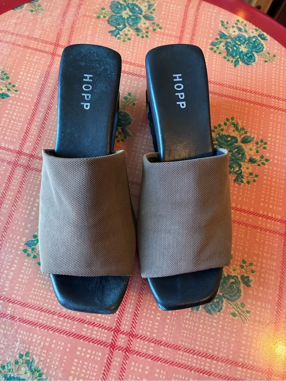Hopp Studios out woven padded